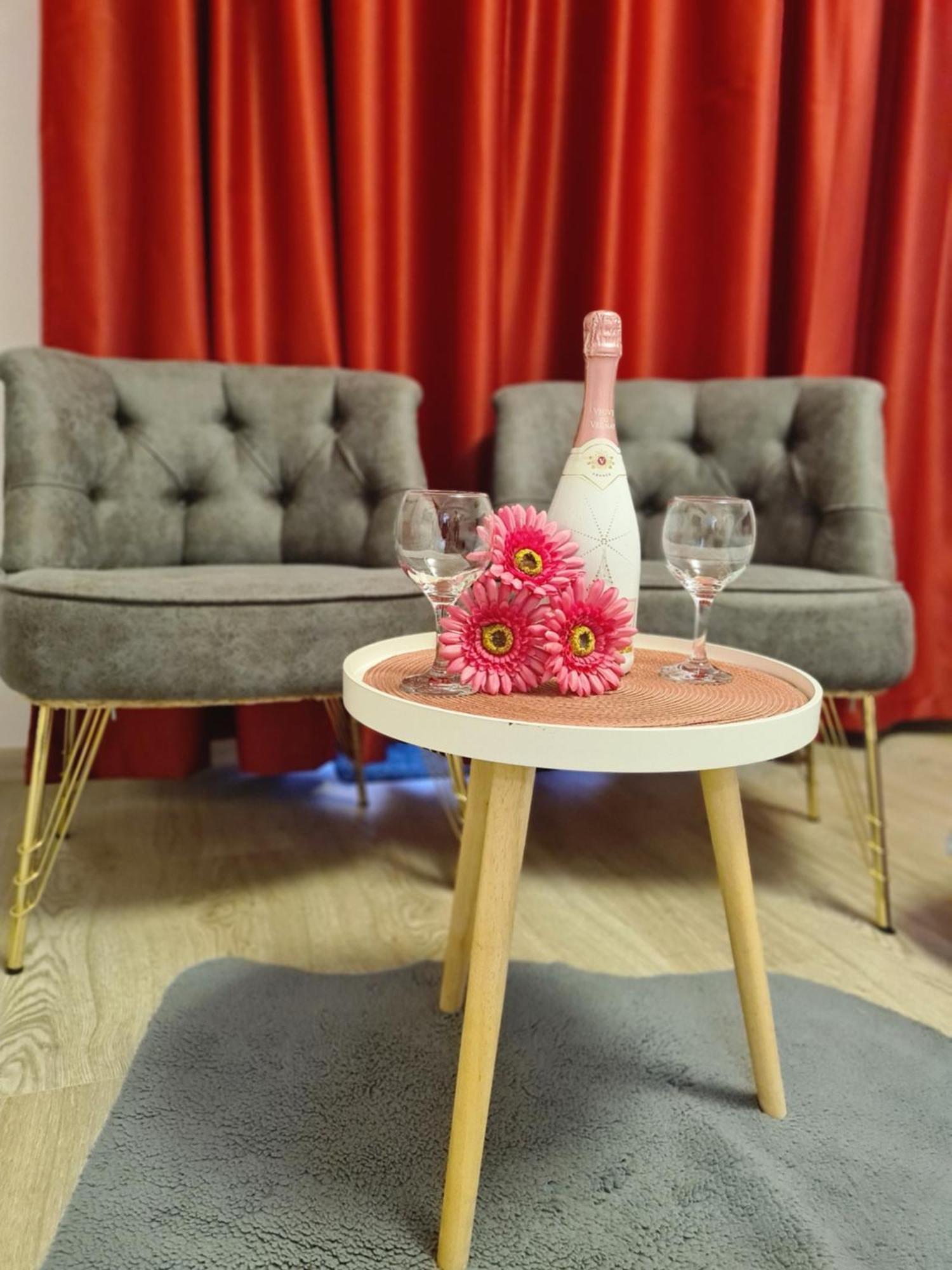 Studio Red Appartement Braşov Buitenkant foto